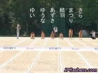 Азіатська дівчинки пробіг a оголена track і поле part4