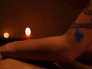 Ein sinnlich und lüstern lesbisch massage