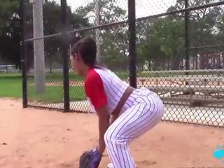 Priya cena fucked podľa baseball fan