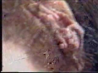 En chaleur roumain doigtage son poilu chatte en une voiture vidéo
