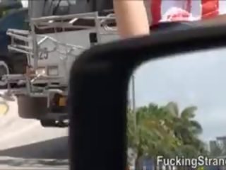Hitchhiker mỏng gà con tali dava đầu lên fucked lược trong các van