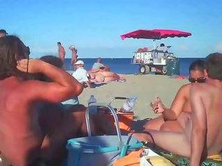 جبهة مورو ضربات لها خليل في عري شاطئ بواسطة رخصة لاختلاس النظر