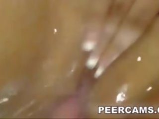 Bbw toying ei pasarica în the cadă pe ei web camera